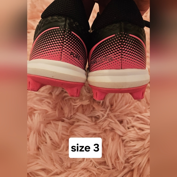 Adidas Softball/Baseball Cleats for Girls. Sizes 3 & 4 - Picture 4 of 16